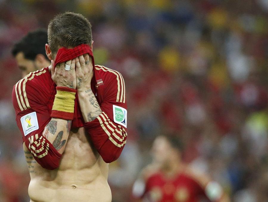 Spain's reign ends as Chile prove too hot to handle