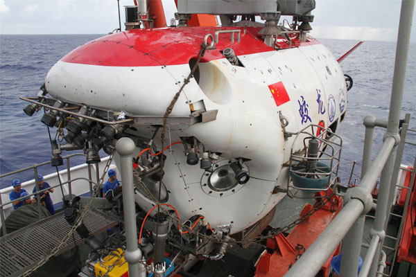 Submersible <EM>Jiaolong</EM> released for scientific research
