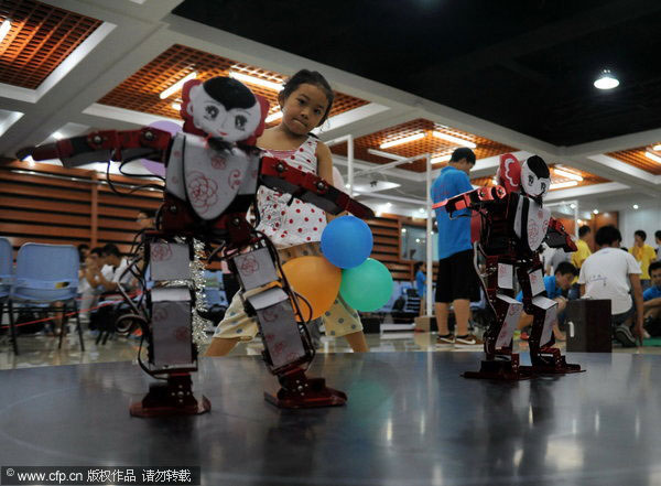 Robots strut their stuff in NE China