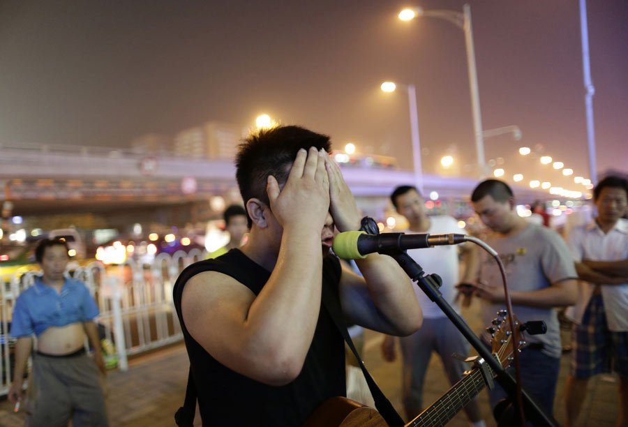 Beijing's street singer never lets you down