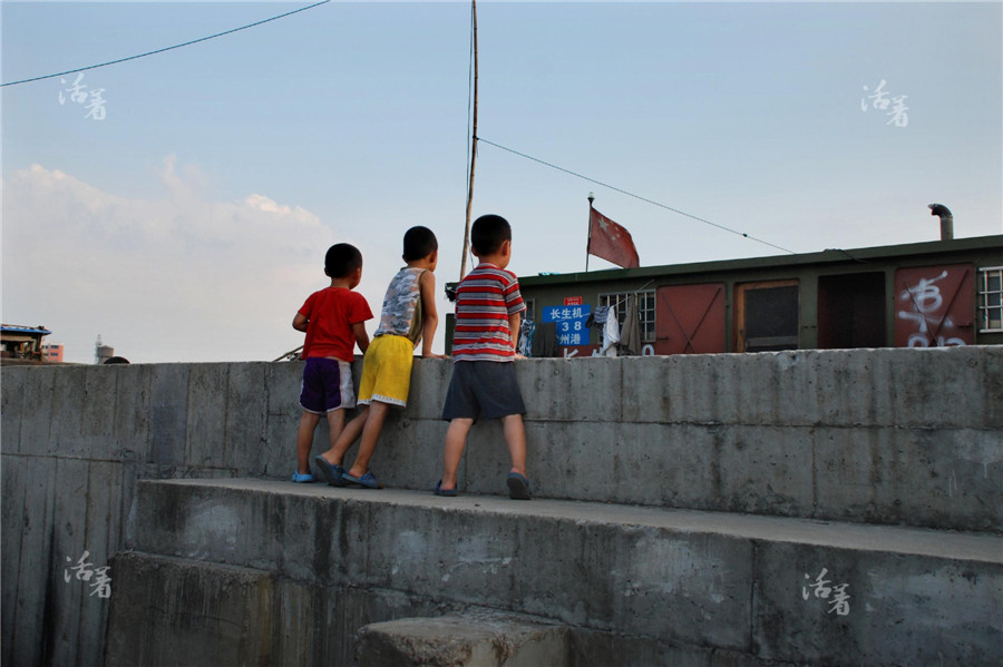 Children of migrant sanitation workers