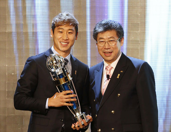 S. Korean striker Lee wins AFC Player of the Year
