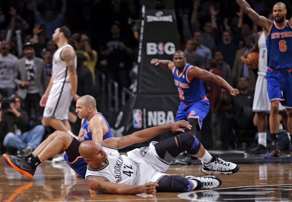 Sizzling Melo lifts Knicks over Nets, 100-97