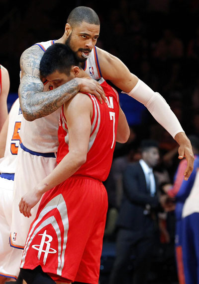 Lin shines in Rockets landslide Knicks win