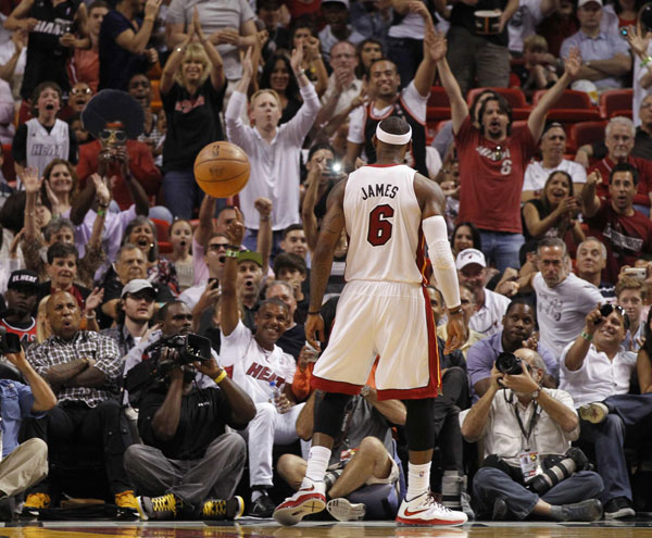 Miami, without Wade, wins 26th game in a row