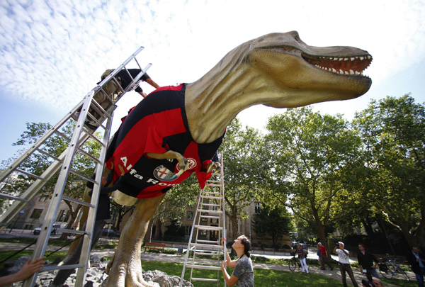 Dinosaur statue opens Bundesliga season