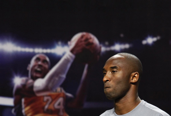 Kobe uncertain on return as Lakers begin camp