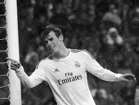Bale's brace keeps Real in hunt for La Liga crown