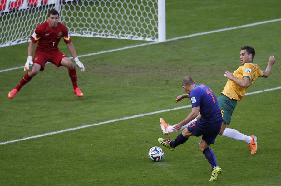 Netherlands advance after 3-2 win over Australia