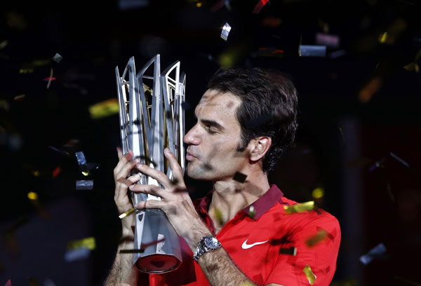 Federer wins 4th title of year at Shanghai Masters