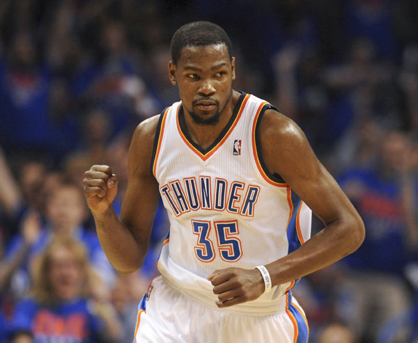 Durant takes surgery on broken foot