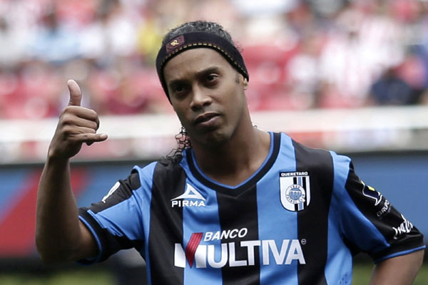 Ronaldinho threatened with sack for not returning on time