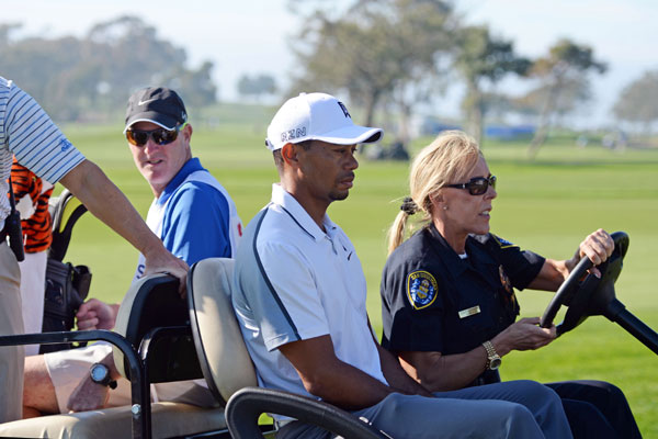 Woods off to an ordinary start at Torrey Pines