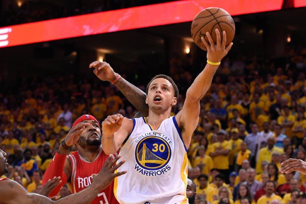 Curry sparks Warriors to Game One victory over Houston