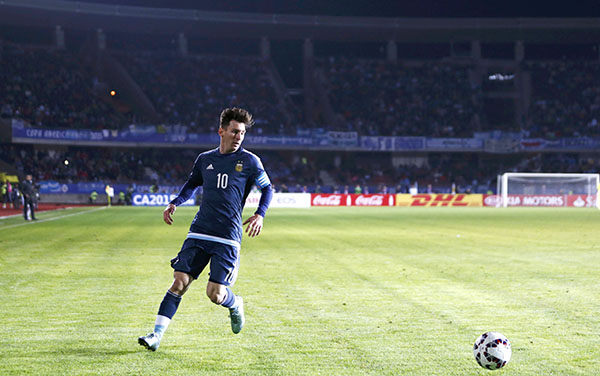 Aguero header gives Argentina win over Uruguay