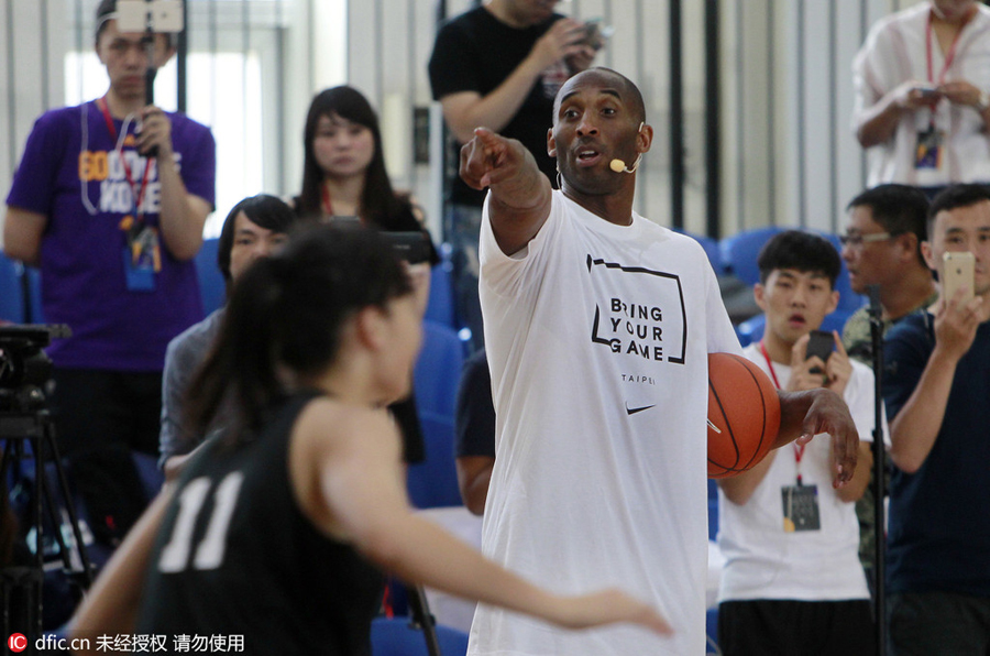 Former NBA player Kobe instructs young players