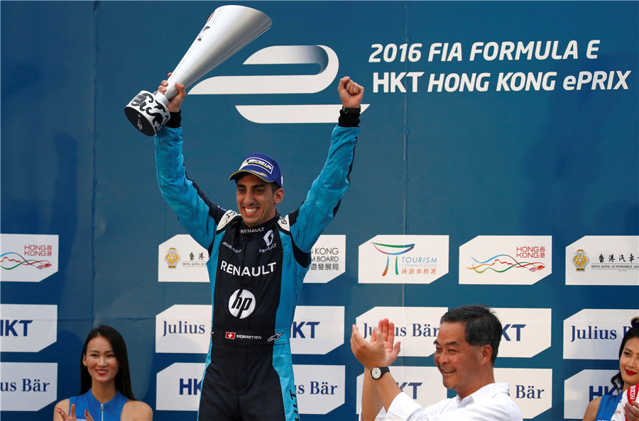 Defending Formula E champ wins season opener in HK