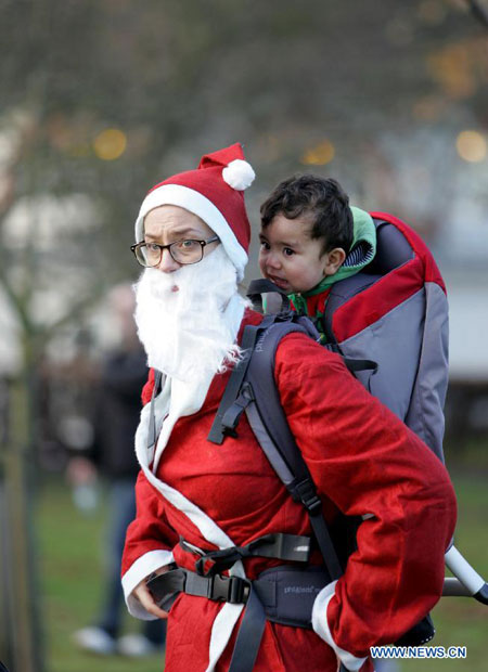 Hilarious 'Santa run' in Europe