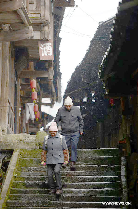 Snowfall visits ancient town in SW China's Sichuan