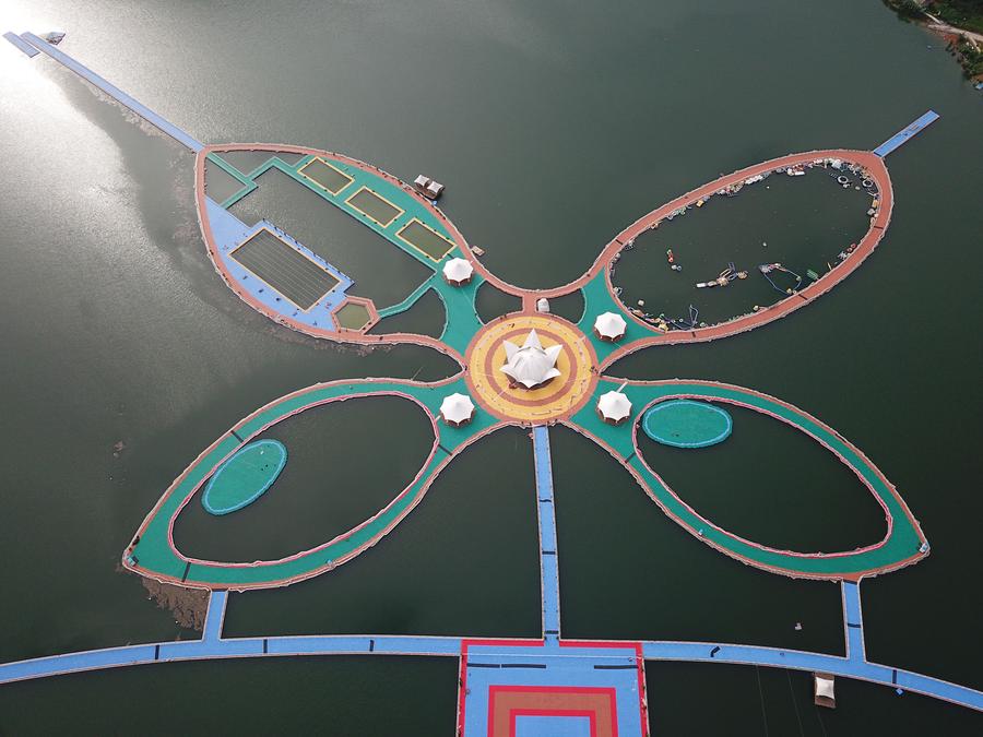 Butterfly-shaped floating boardwalk to be opened in SW China