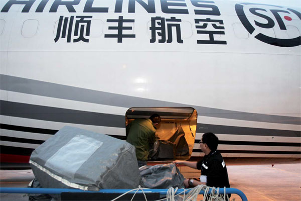 Big couriers adjust their wings
