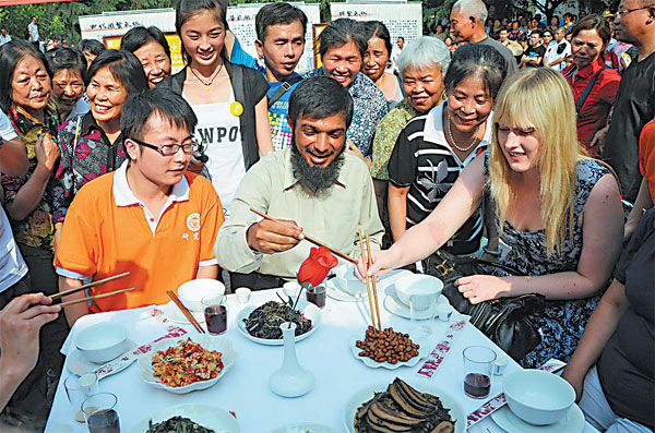 Chinese banquet tips dished out by finishing school