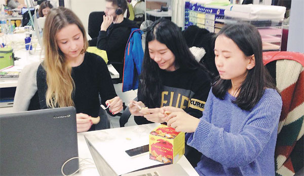 For Chinese, by Chinese, in Spain