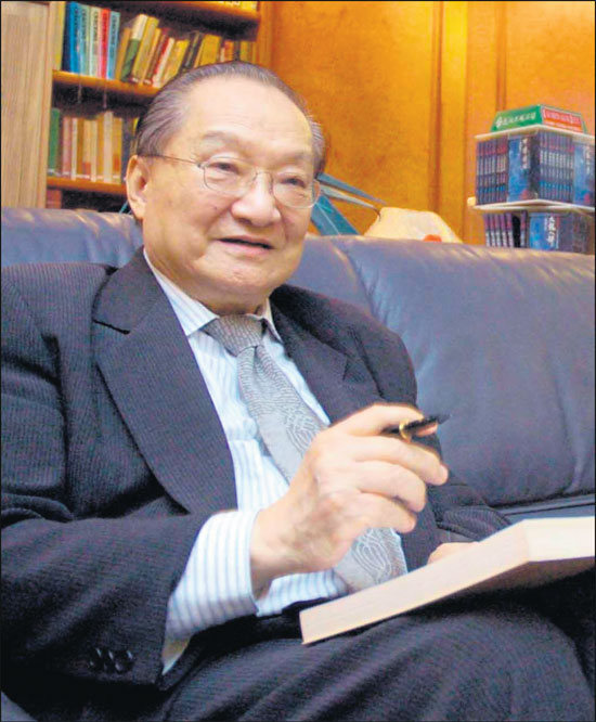 Martial arts novelist Louis Cha dies at 94