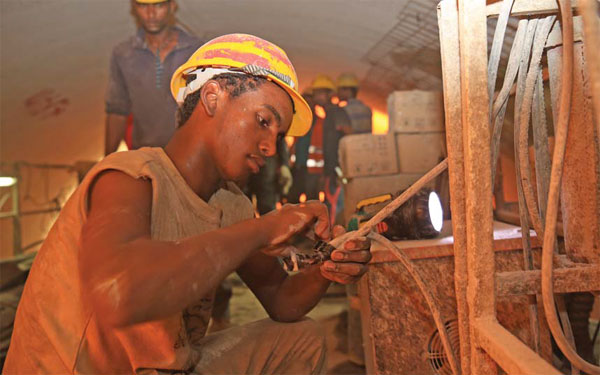 Hard work, hard life for dam builders