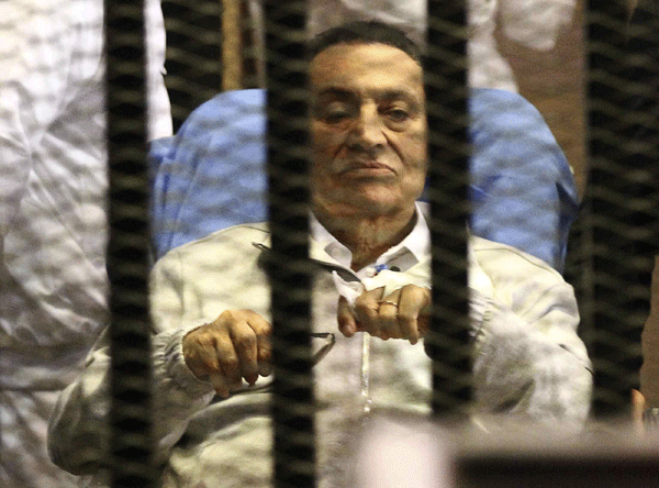 Egypt's Mubarak arrives in court for retrial