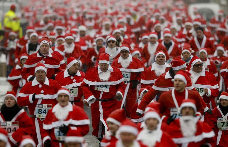 Christmas atmosphere heats up across world