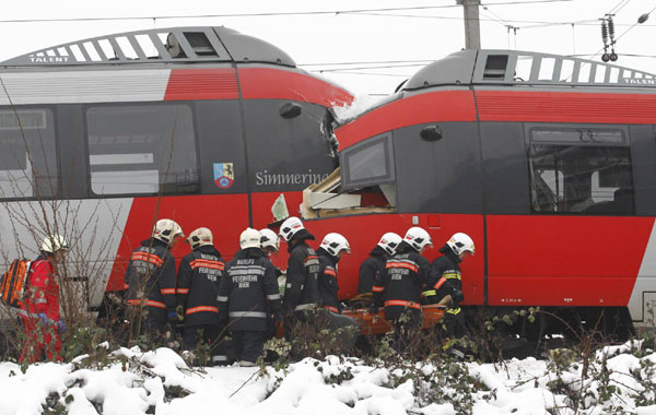 Train crash in Austria injures 25