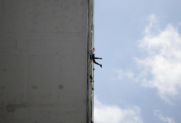 'French Spiderman' climbs landmark Havana hotel