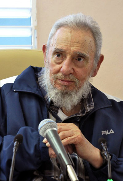 Fidel Castro makes rare public appearance