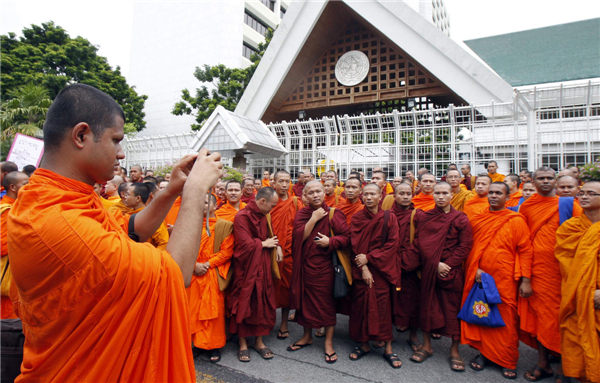 Buddhist monks hold prayer after Bodh Gaya blasts