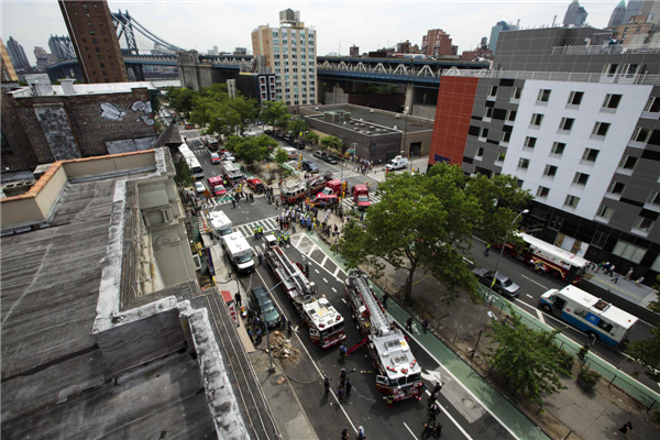 10 injured in building collapse in Chinatown, NYC