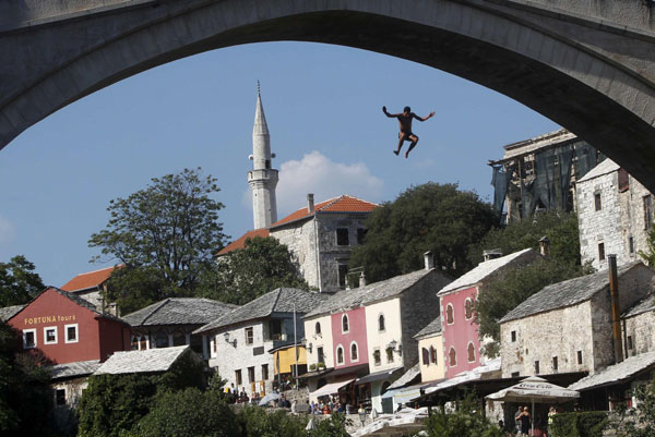 Leap of faith in Bosnian diving tradition