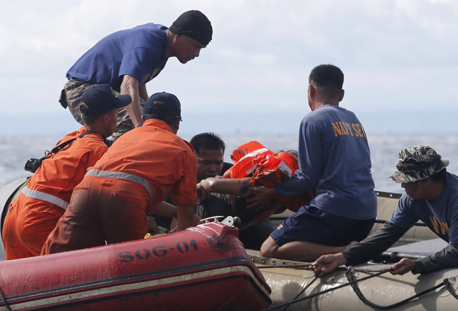 24 dead, 217 missing in Philippine ship collision