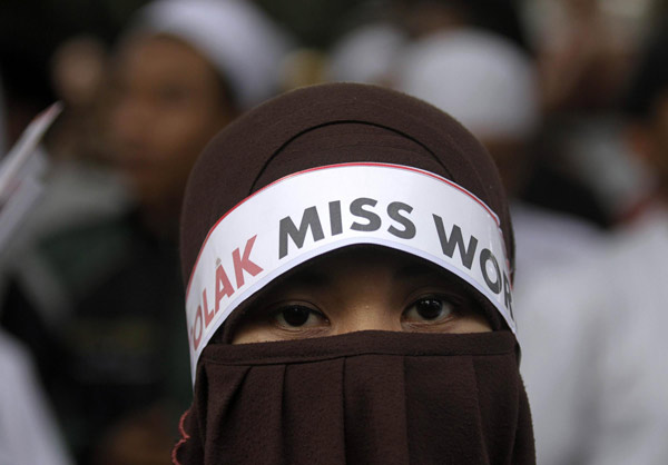 Miss World opens in Indonesia after protests