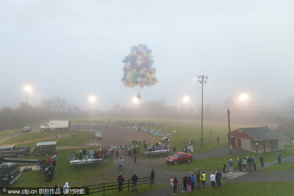 Man using cluster balloons lands in Newfoundland