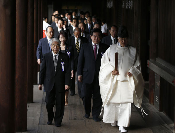 Japan's minister, lawmakers worship controversial shrine