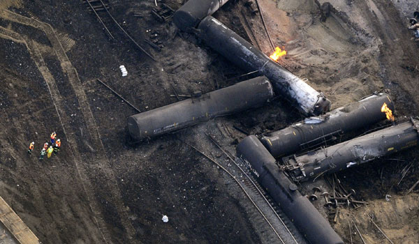 Train carrying carrying oil, gas derails in Canada