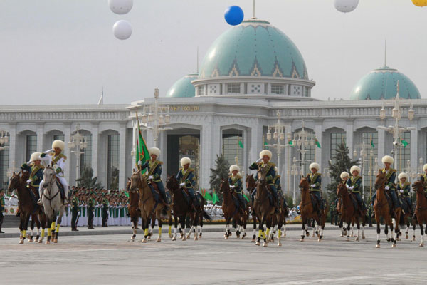 Turkmenistan marks independence with parade