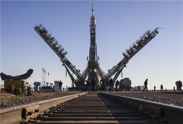 Soyuz Olympic spacecraft set on launch pad