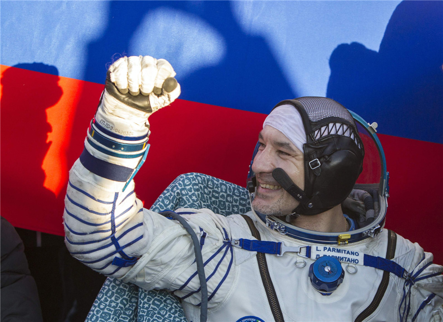 Intl space crew returns Olympic torch to Earth