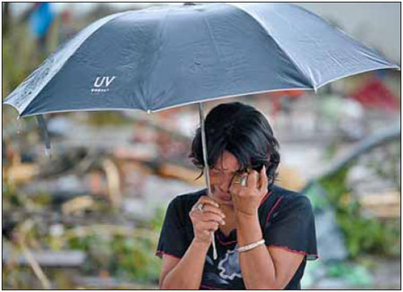 Typhoon death toll 'tops 10,000'