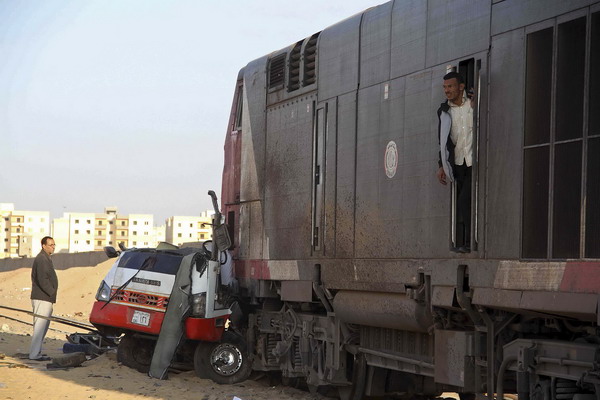27 killed, 32 injured in train collision in Egypt