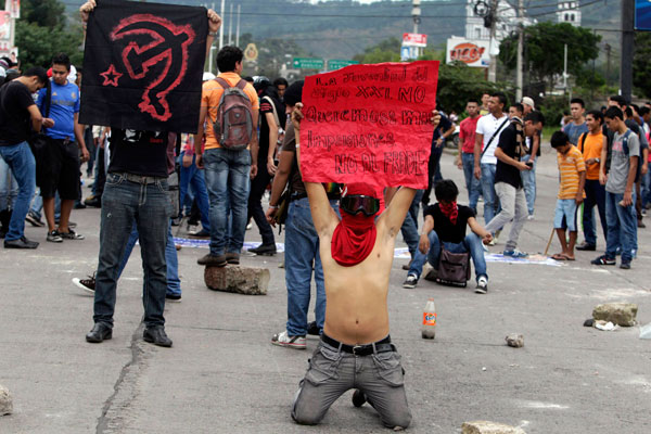 Demonstrators claim an electoral fraud in Honduras