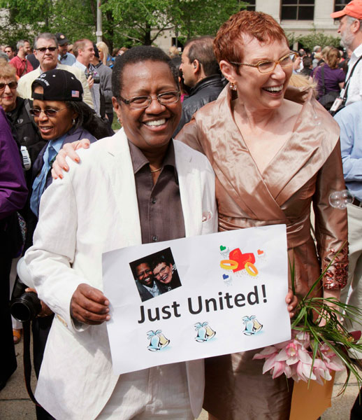 Dying woman weds mate in 1st Illinois gay marriage