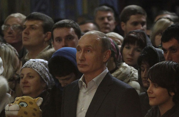 Putin attends Orthodox Christma